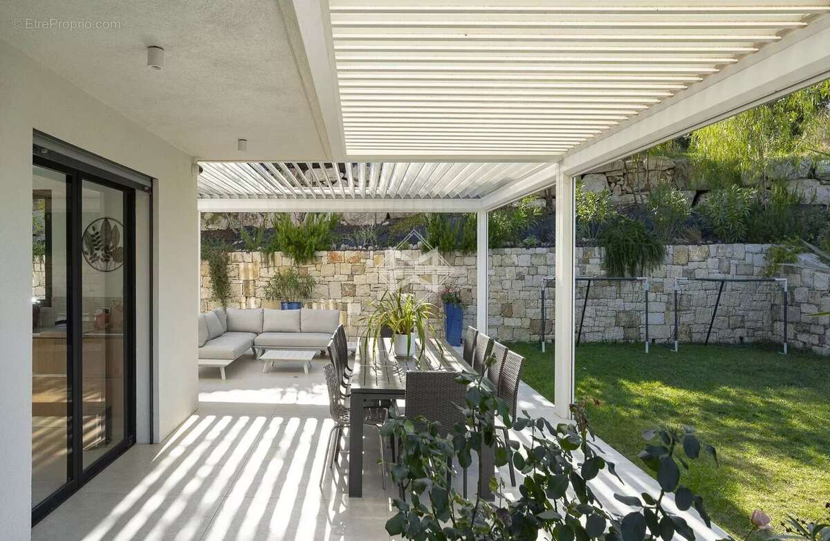 Maison à ROQUEFORT-LES-PINS