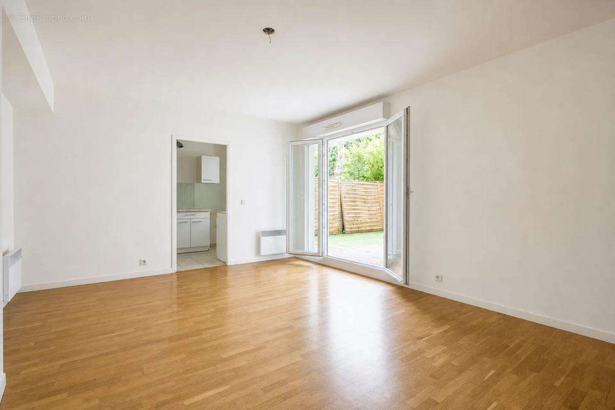 Appartement à LES PAVILLONS-SOUS-BOIS