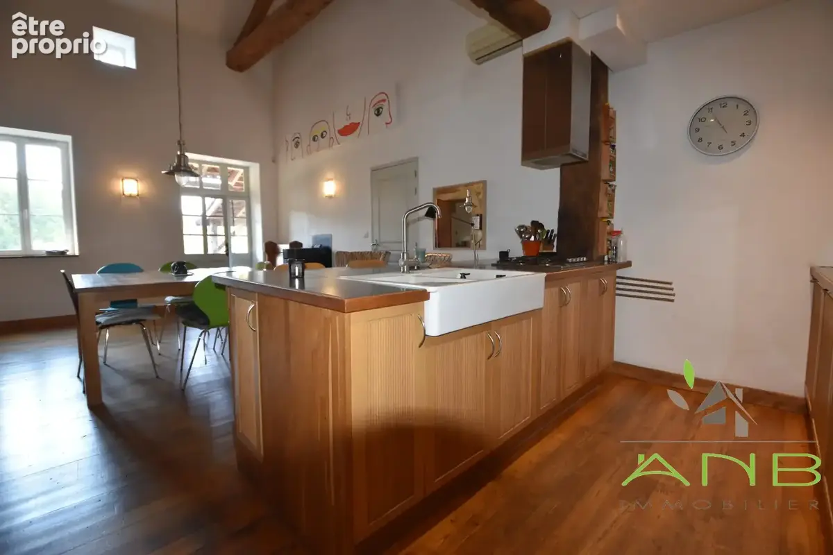 Maison 321 m² à Montbron  - photo 5