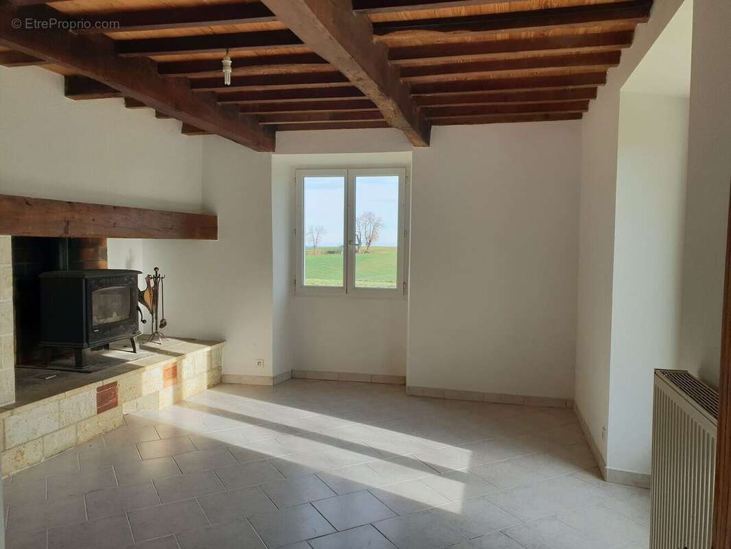 m salon da - Maison à SARRAGUZAN