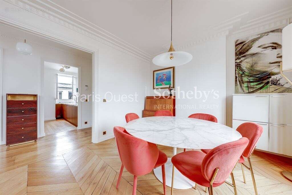 Appartement à PARIS-17E