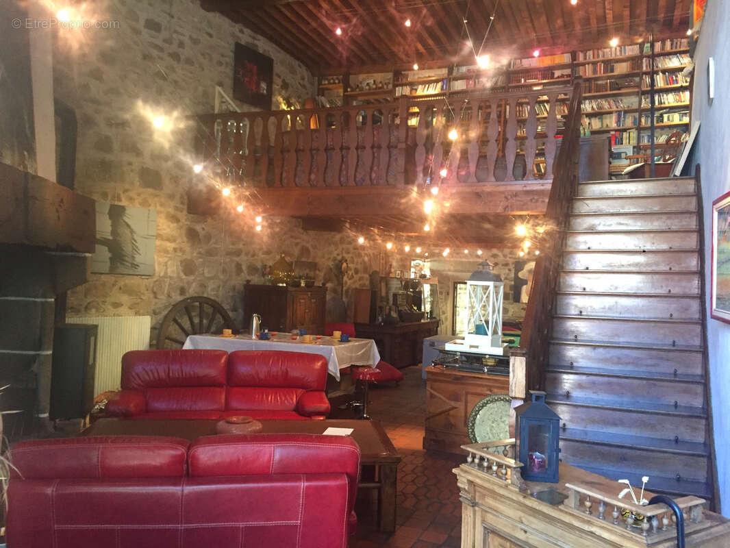 Maison à MONTPEYROUX