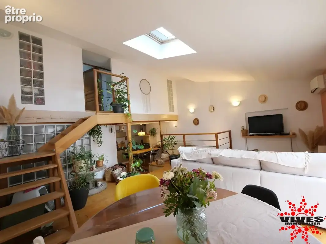 Cachet et beaux volumes pour cette maison F3 avec grand garage - photo 1