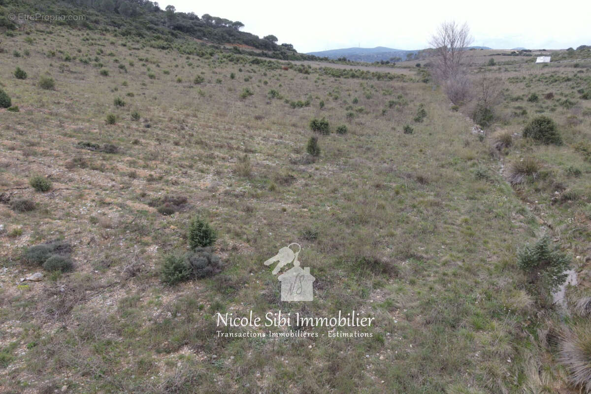 Terrain à ESTAGEL