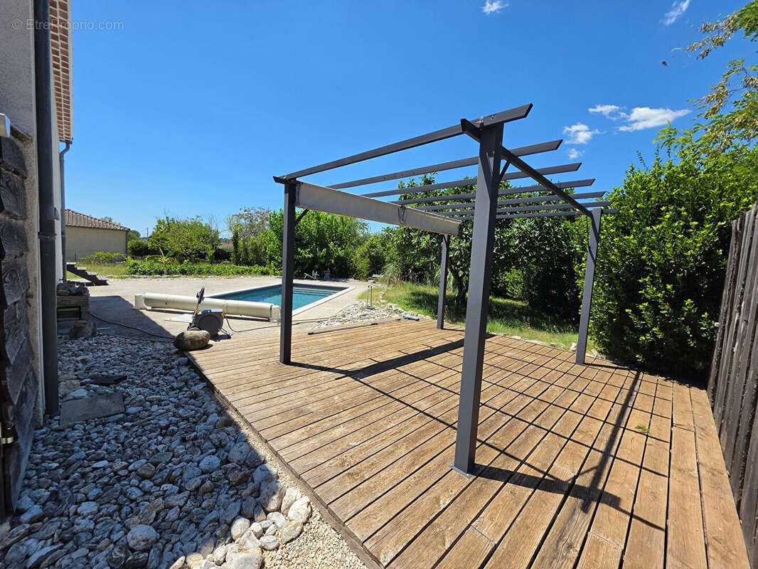 Maison familiale avec piscine et terrain constructible - photo 3