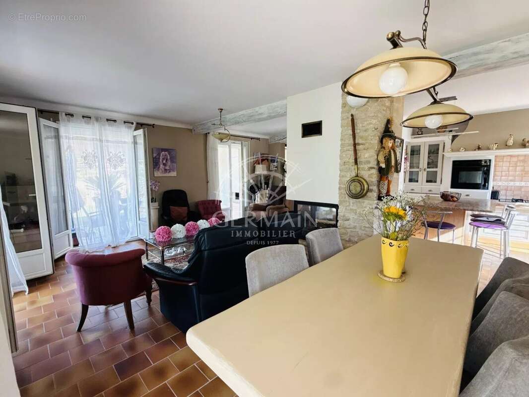 L'Isle-sur-la-Sorgue, à vendre en EXCLUSIVITÉ, maison de plain-pied avec piscine et garage sur 1000 m² de terrain. - photo 13