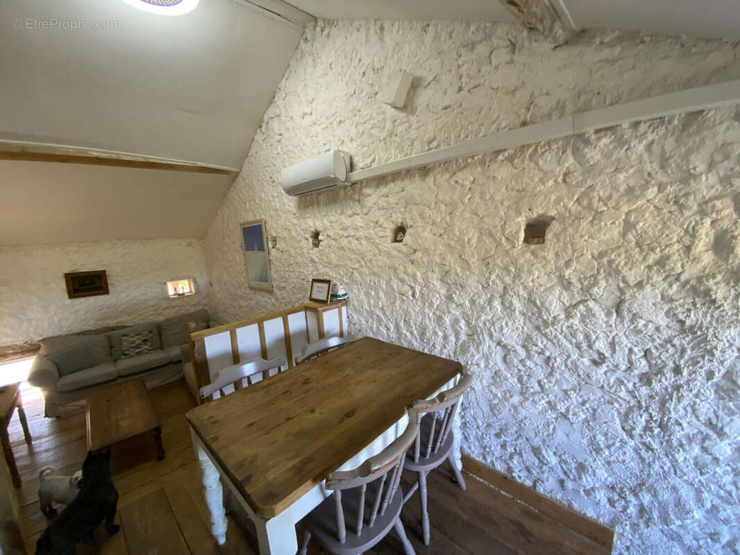 salon gite 2 - Maison à SAINT-PRIVAT-DES-PRES