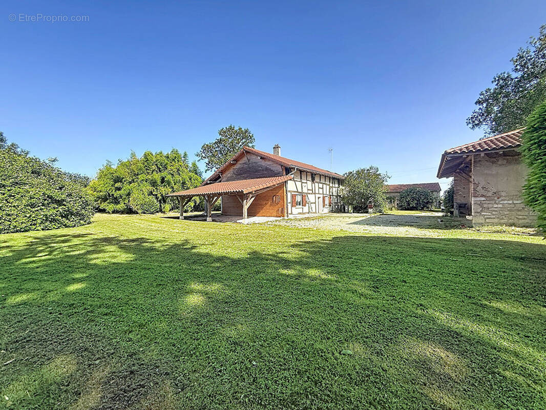 Maison à CRAS-SUR-REYSSOUZE