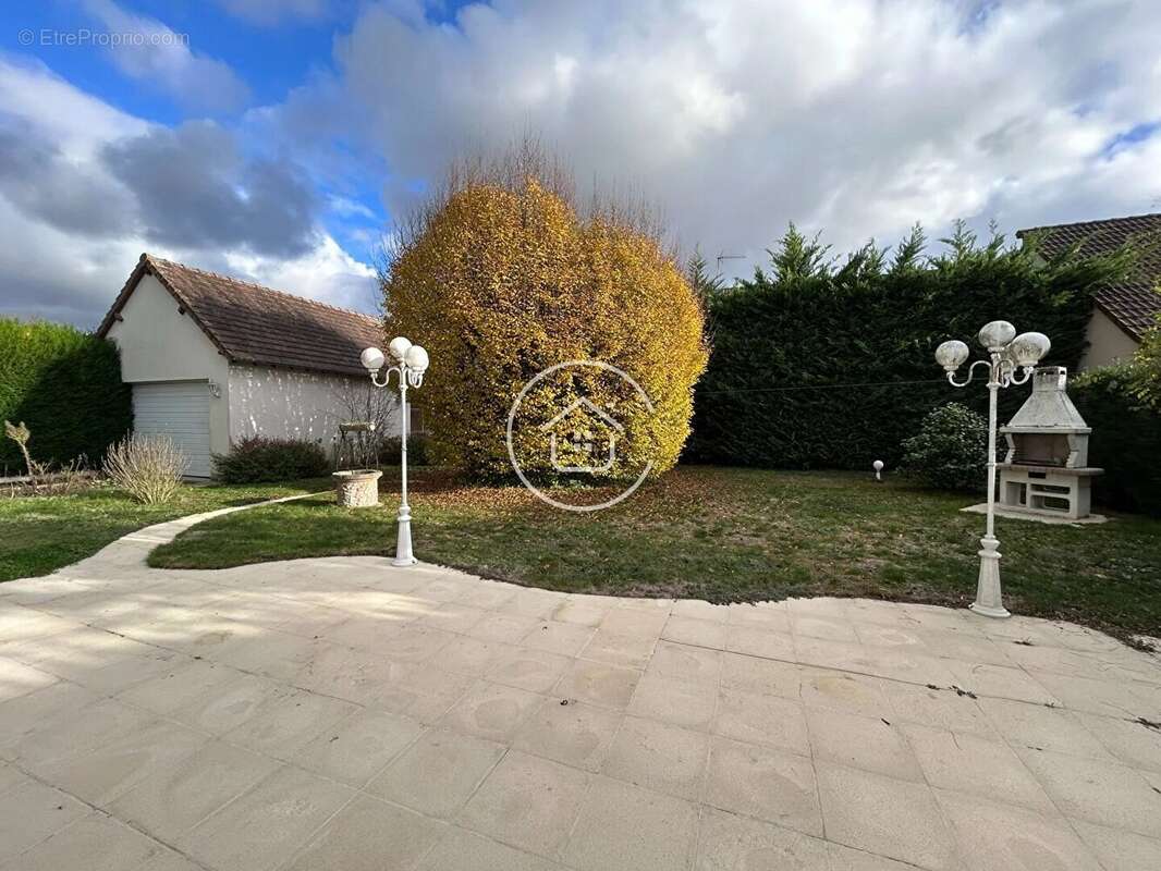 Maison à SAINT-SULPICE-DE-POMMERAY