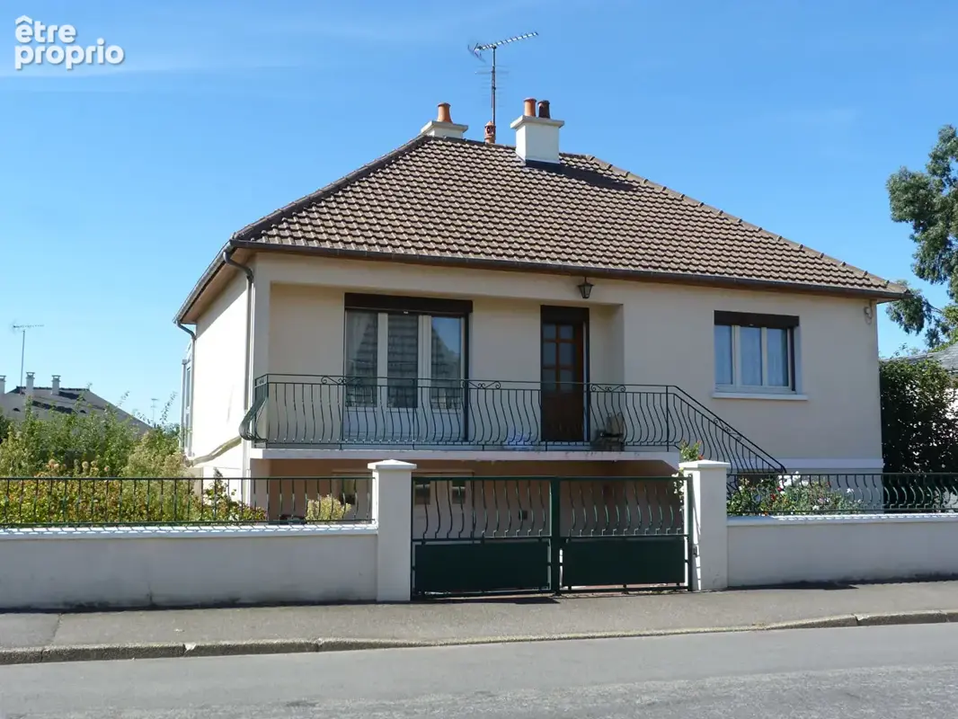Maison à COSSE-LE-VIVIEN