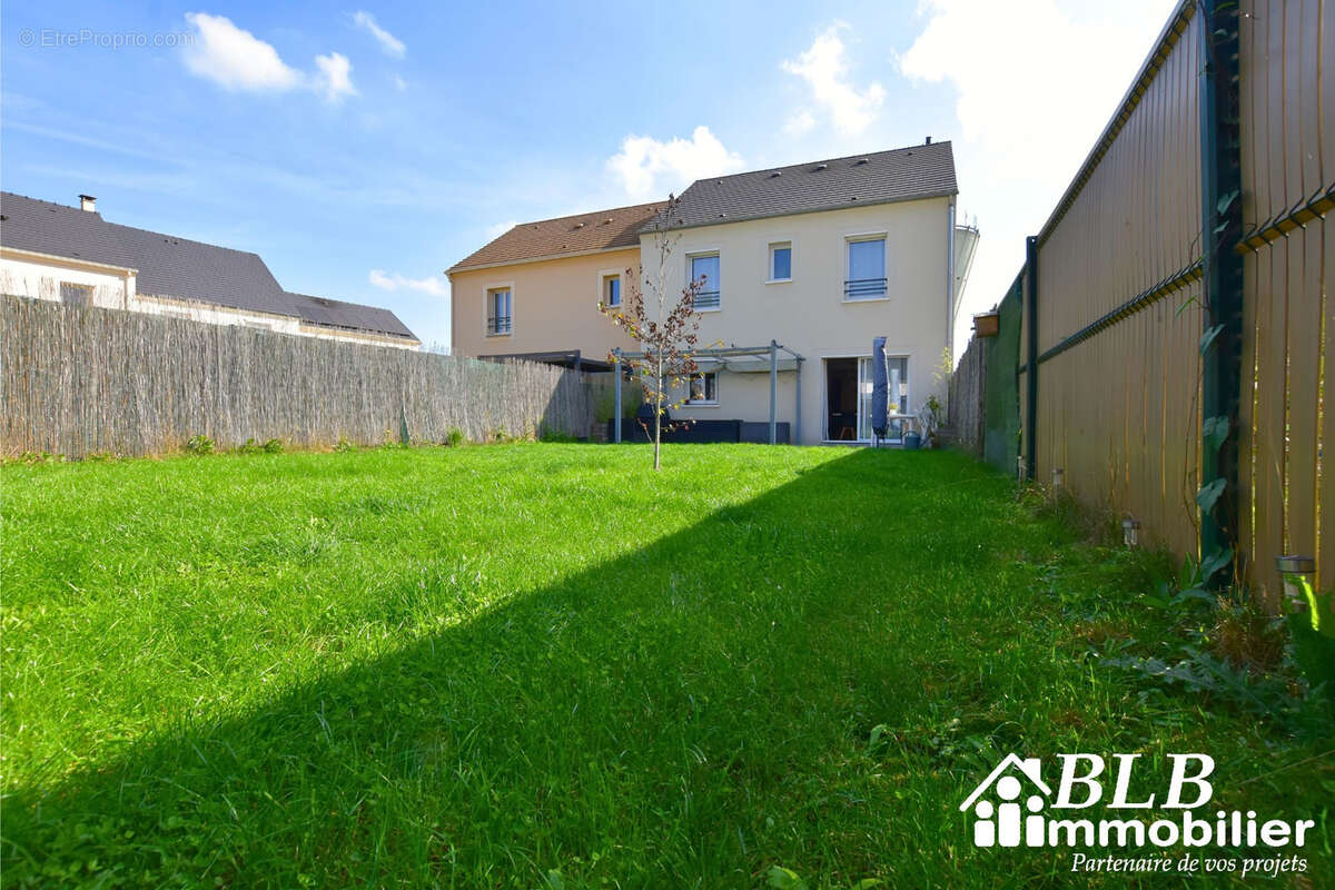 Maison à LES ESSARTS-LE-ROI