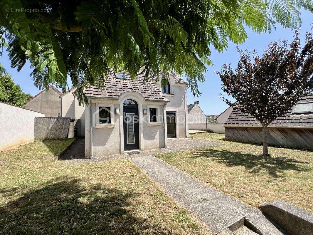 Maison à VAUX-LE-PENIL