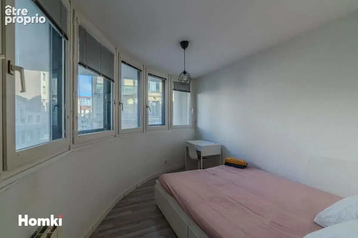 Appartement T4 de 80 m² à Saint-Étienne 42000, Rue Charles de Gaulle - photo 8