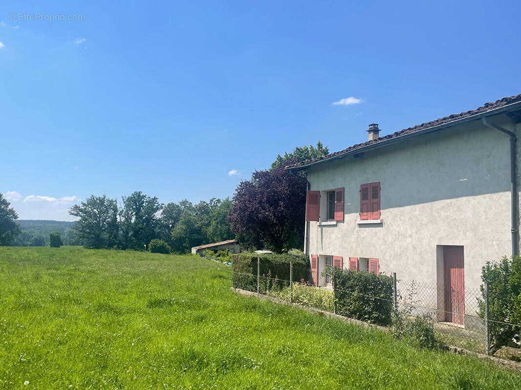 Maison à ESCOUTOUX