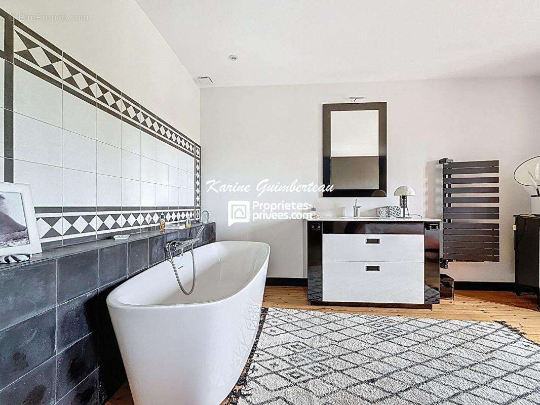 Maison à SAINT-EMILION