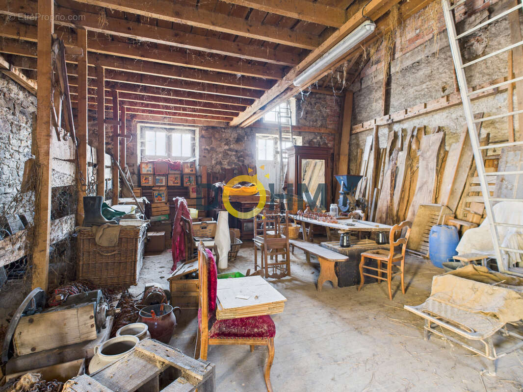 A vendre ambert maison de ville avec grand garage et jardinet - photo 9