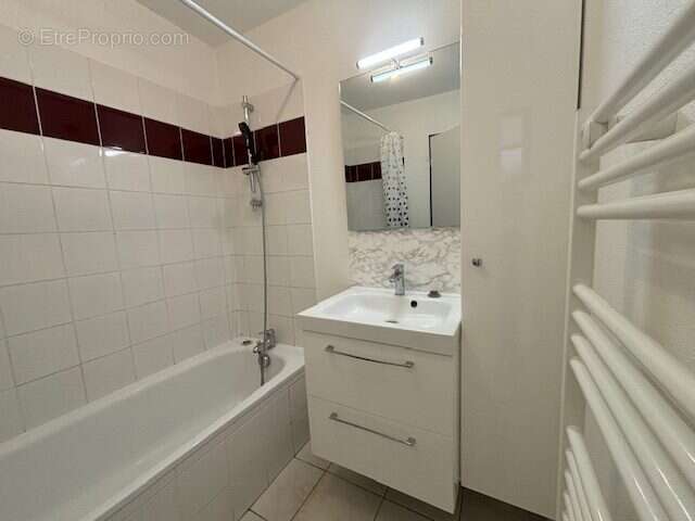 salle de bains - Appartement à BOULAZAC