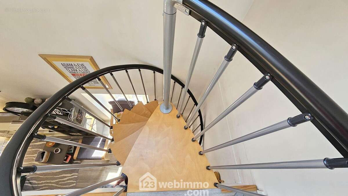 Maintenant direction le 1er étage. - Appartement à PUISEAUX