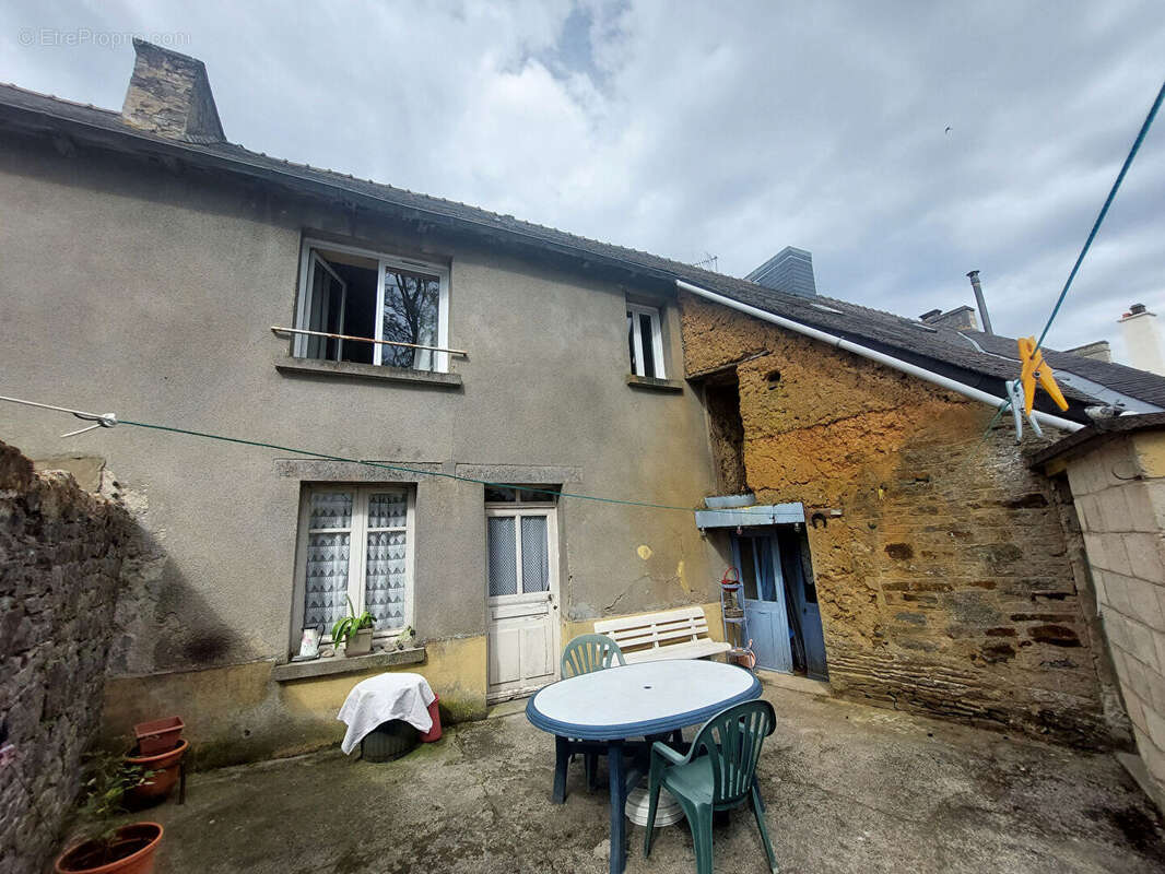 Maison à SAINT-DOMINEUC