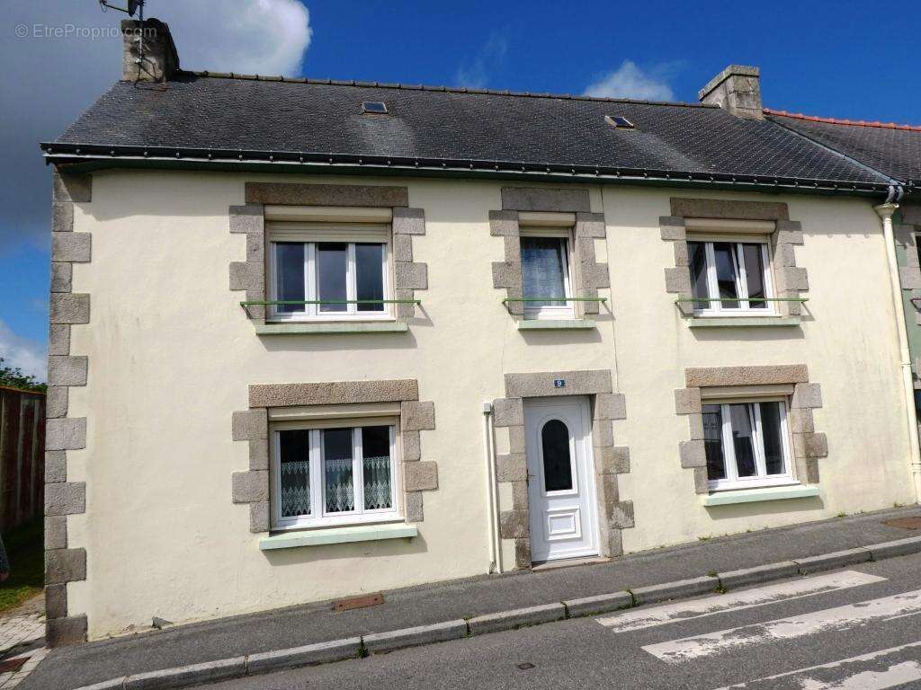 Maison à SAINT-CARADEC-TREGOMEL