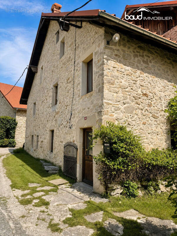Maison 293 m² à Rencurel  - photo 2
