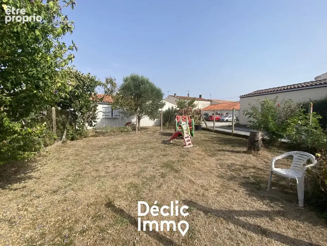Breuil-Magné - Maison avec jardin et garage - photo 7
