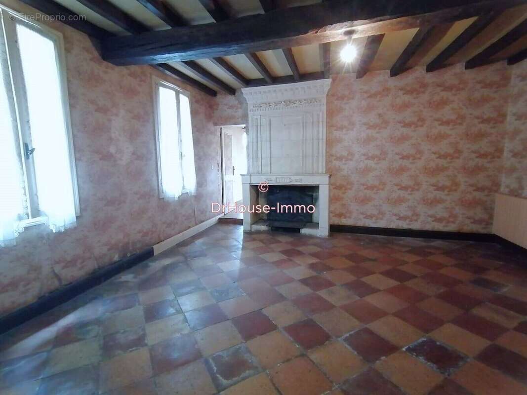 Maison à LES ARTIGUES-DE-LUSSAC