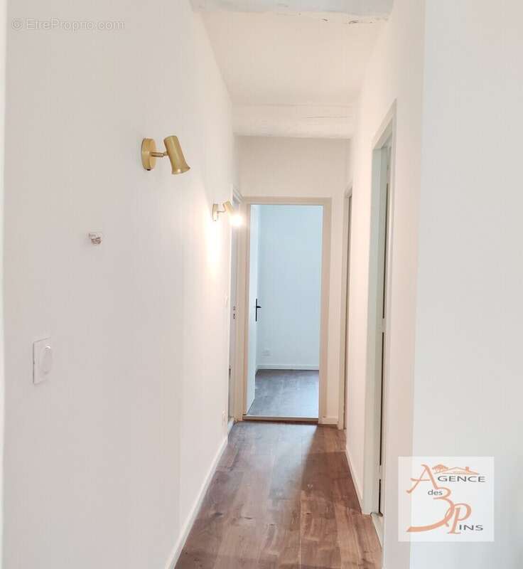 Appartement à COLLOBRIERES