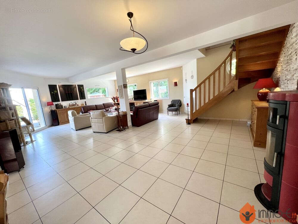 Maison à MAGNY-LE-HONGRE