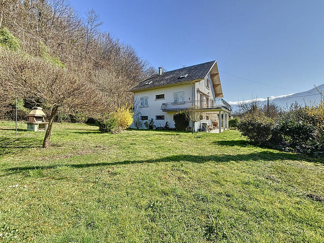 Maison à SAINT-ALBAN-DE-MONTBEL