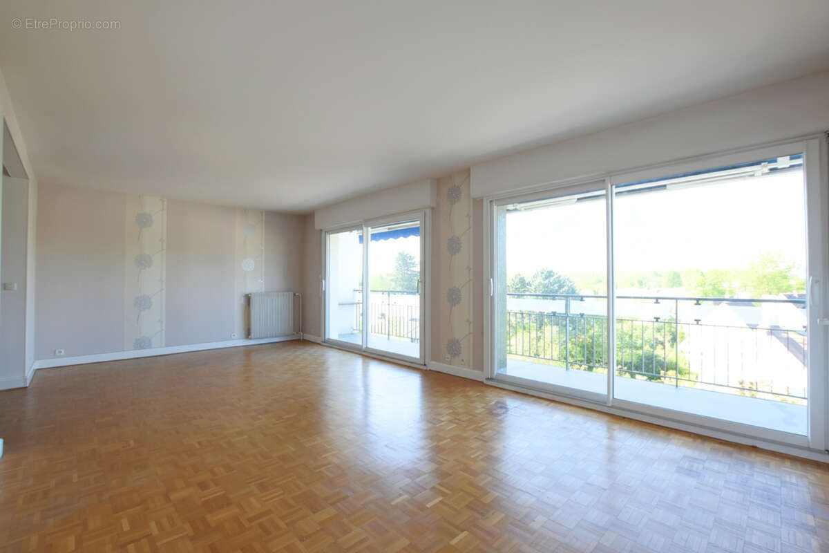 Appartement à LES ESSARTS-LE-ROI