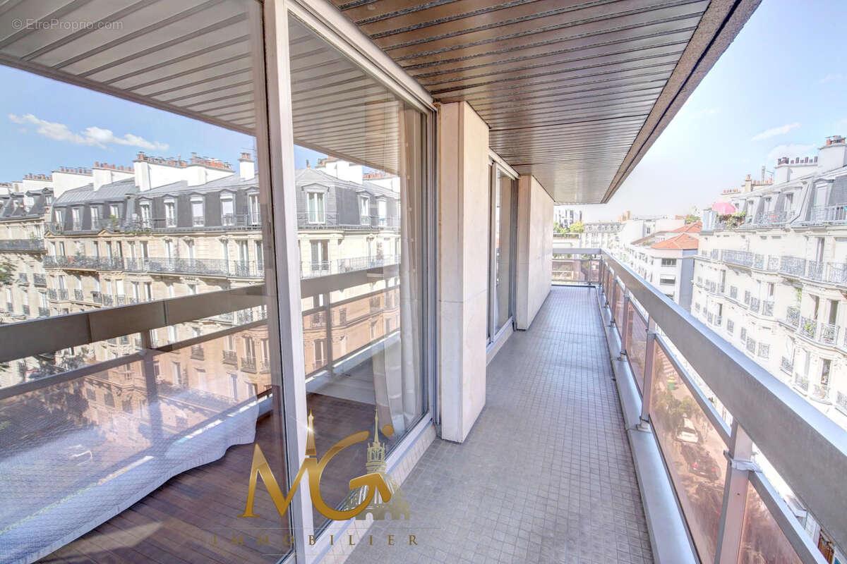 Appartement à PARIS-17E