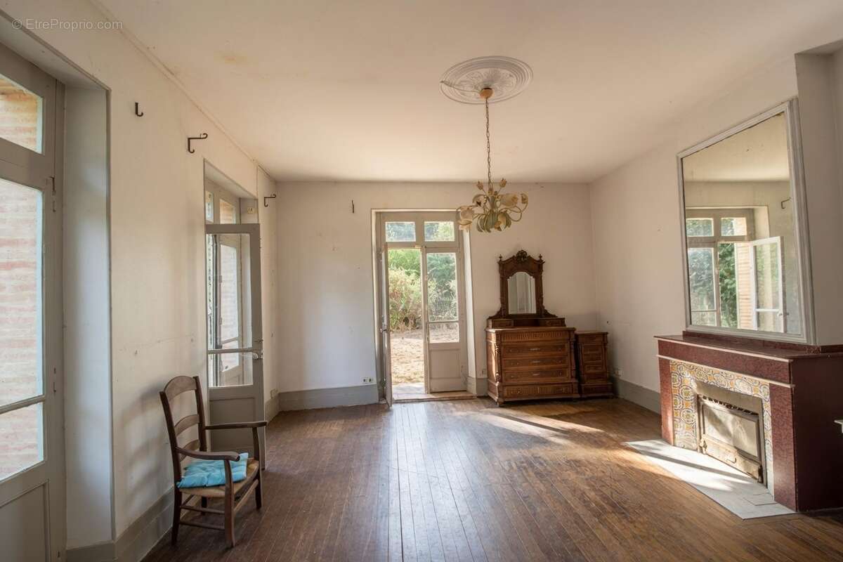 Maison 261 m² à Savenes  - photo 2