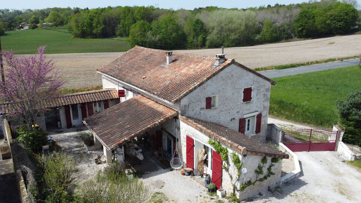 Maison à JUILLAGUET