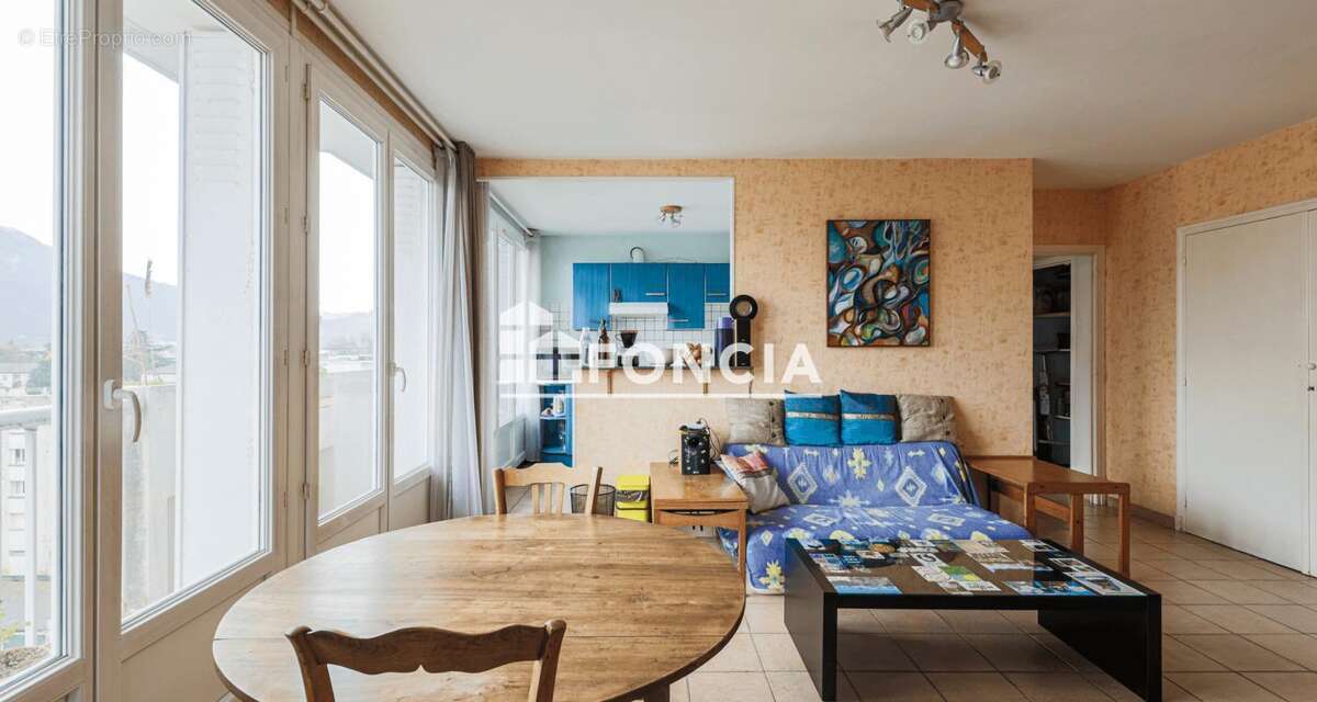 Appartement à SAINT-MARTIN-D'HERES