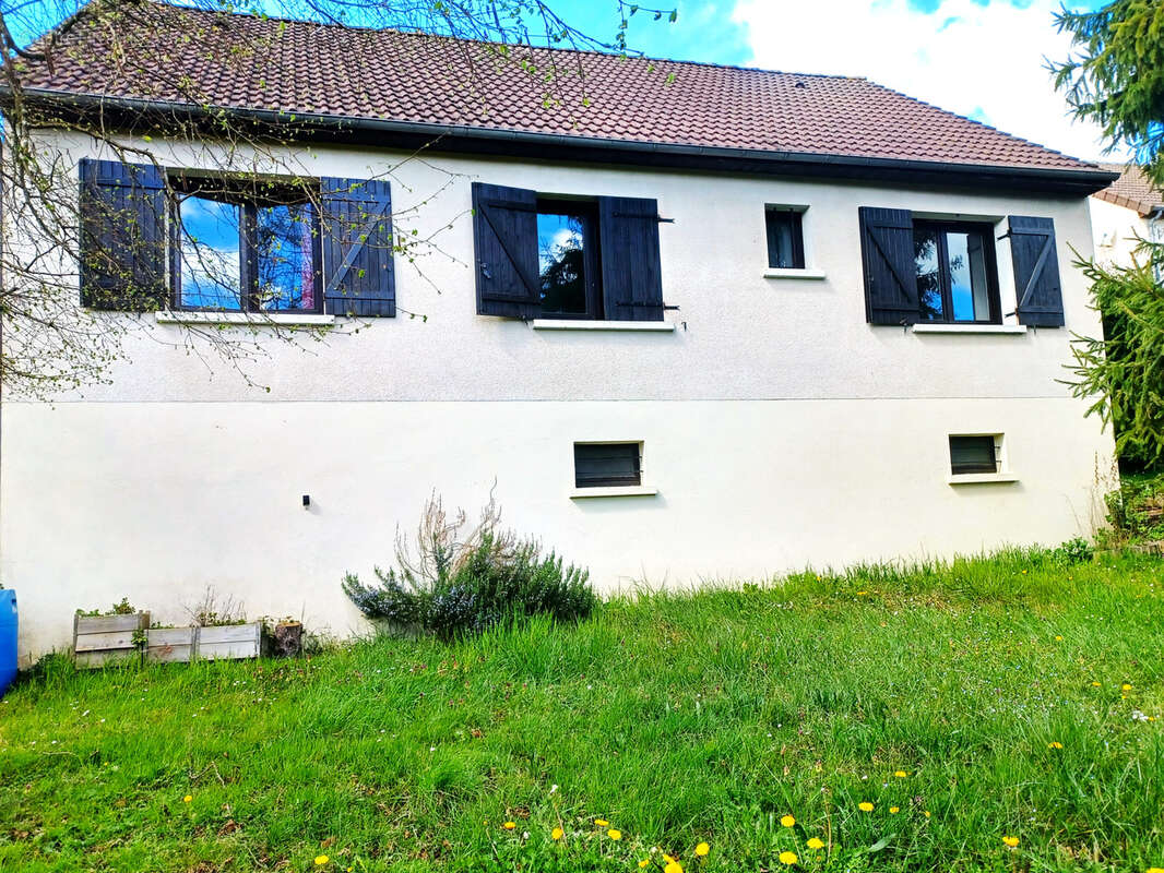 Maison à COURS-LES-BARRES