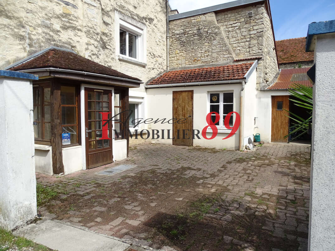 Maison à POINCON-LES-LARREY