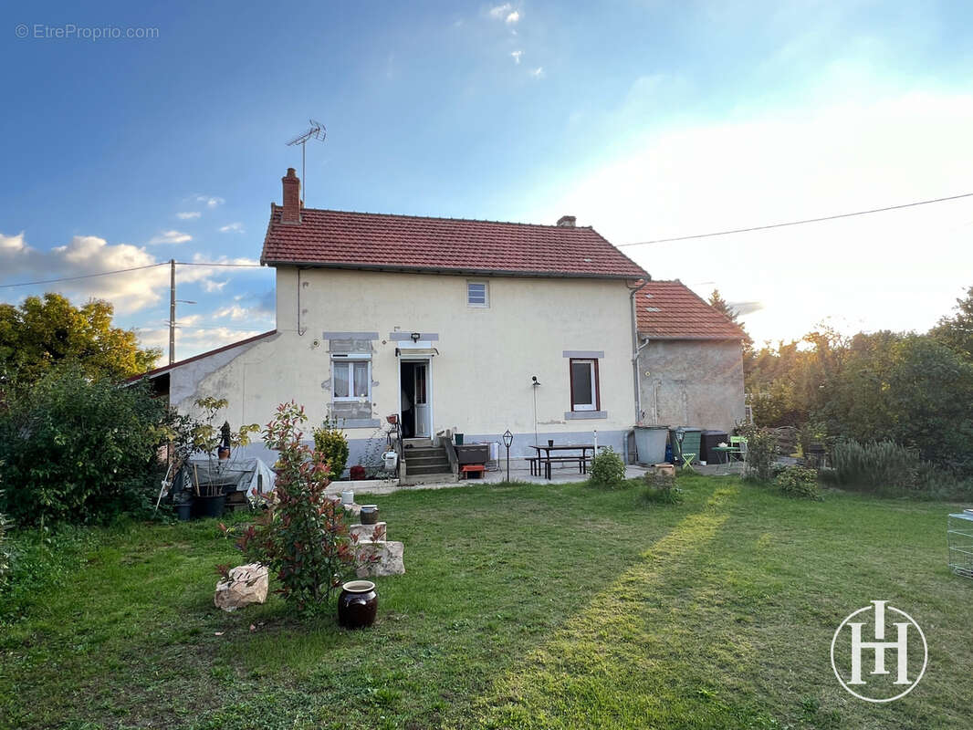 Maison à VALLON-EN-SULLY