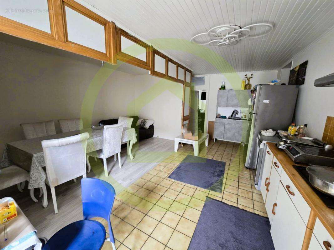 Maison à SAINT-BONNET-SUR-GIRONDE