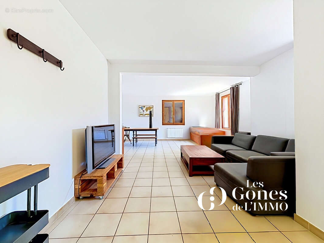 Genas  Maison familiale de 155 m2 avec 4 chambres, jardin de 600 m2, garage et sous-sol - photo 5