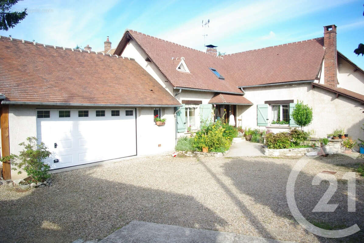 Maison à LA CHAPELLE-REANVILLE