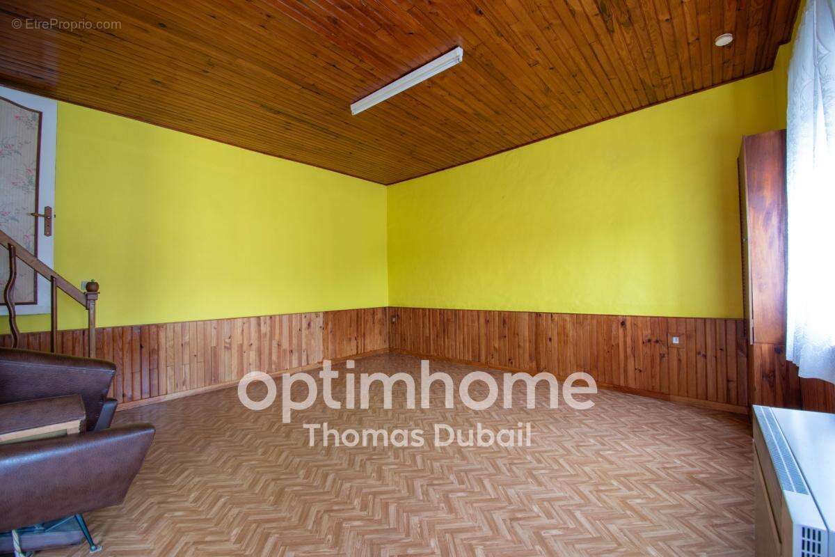 Maison divisée en deux logements avec garage et jardin - photo 6