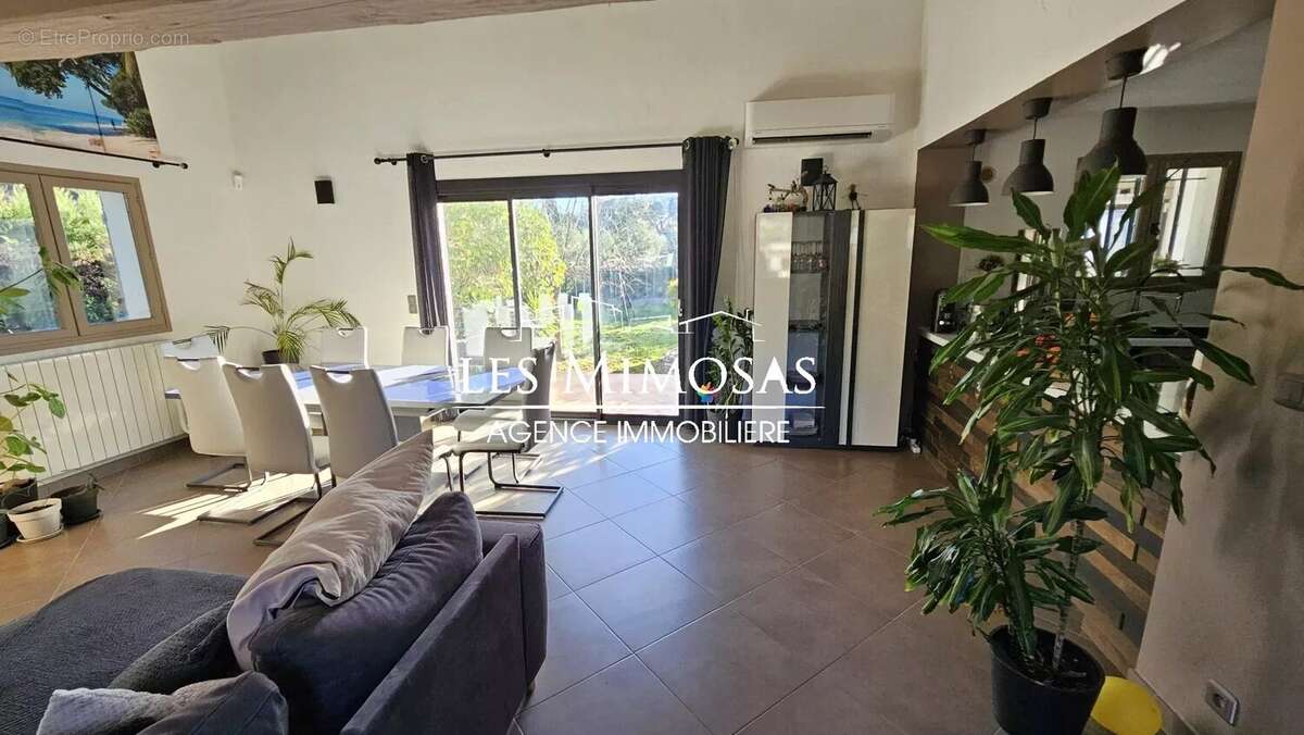 Maison à PUGET-SUR-ARGENS