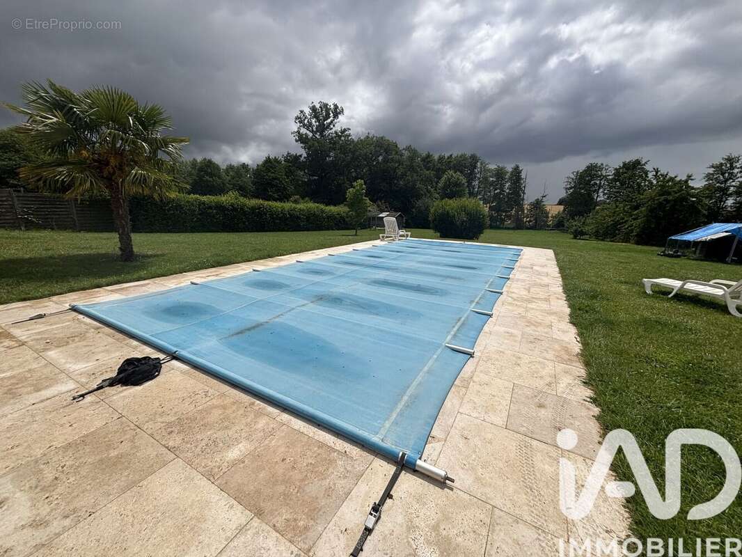 Maison 325 m² à Manou  - photo 7