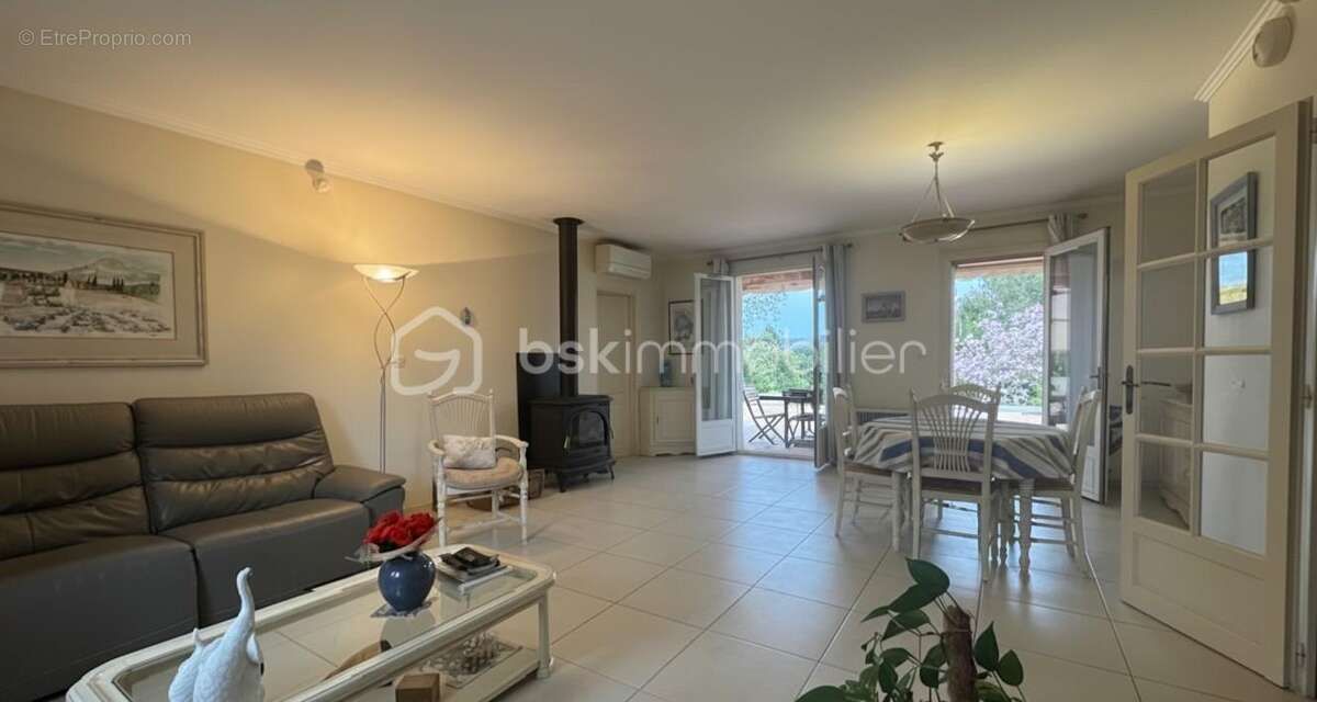 Maison à TOURRETTES