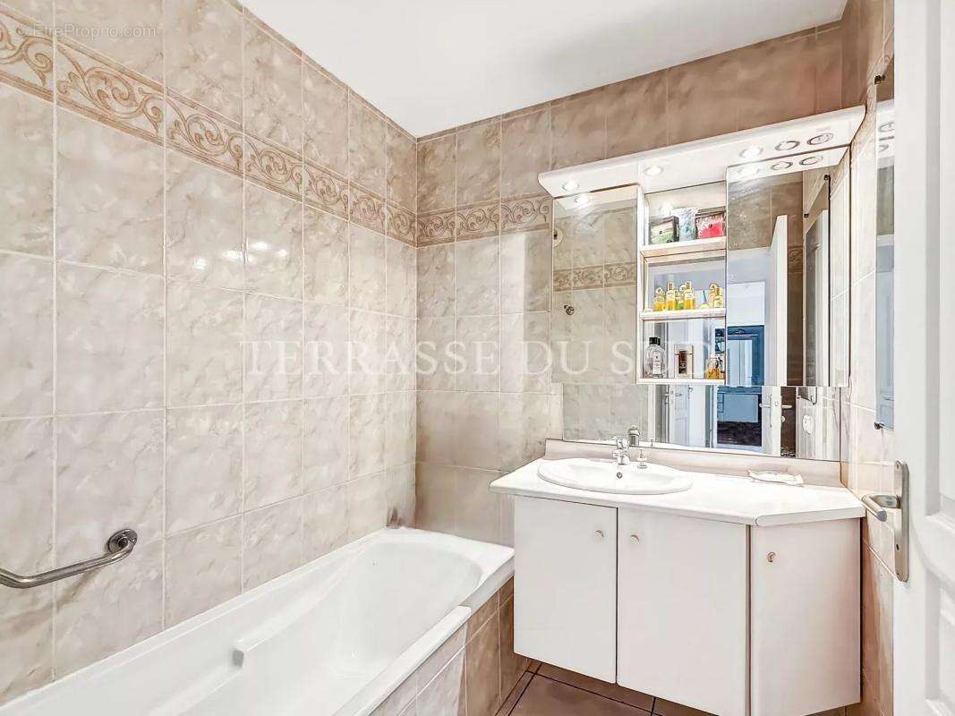 Vente Appartement 4 Pièces, 95 m2 avec 390 m2 de Terrasse et Jardin, Garage - Quartier La Plage - Marseille 8 - photo 13
