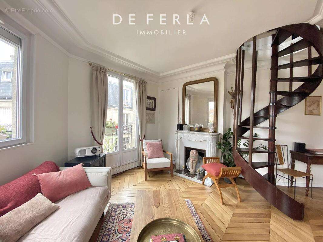 Appartement à PARIS-14E