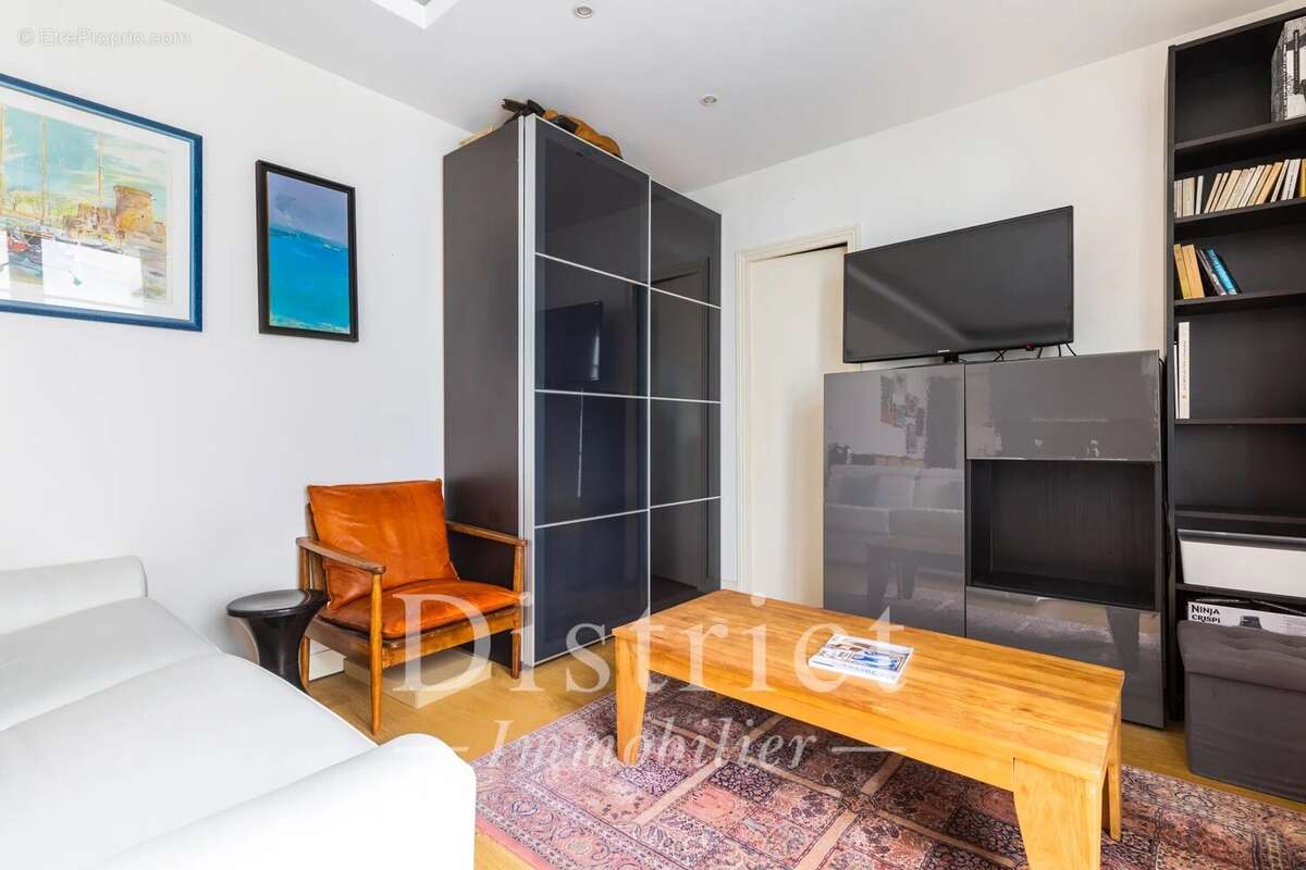 Paris 15e - Motte-Picquet / Emile Zola / Commerce  – Charmant studio 27 m² au calme en parfait état - photo 4