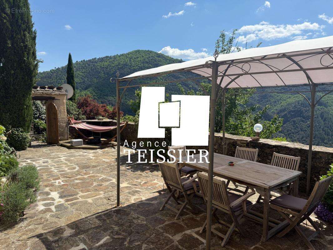 Maison à SAINT-MELANY