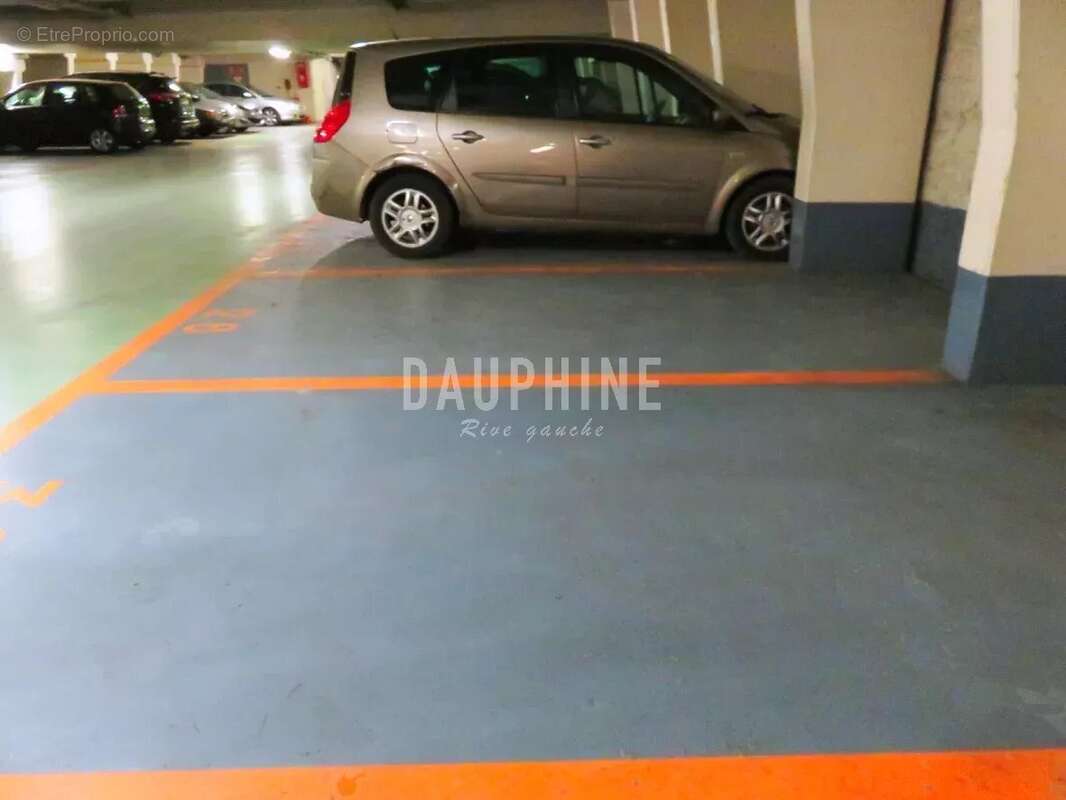 Parking à PARIS-6E